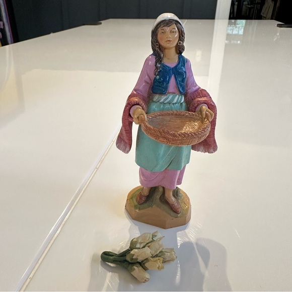 Fontanini vintage nativity figure - Sharon the market merchant - Picture 2 of 9
